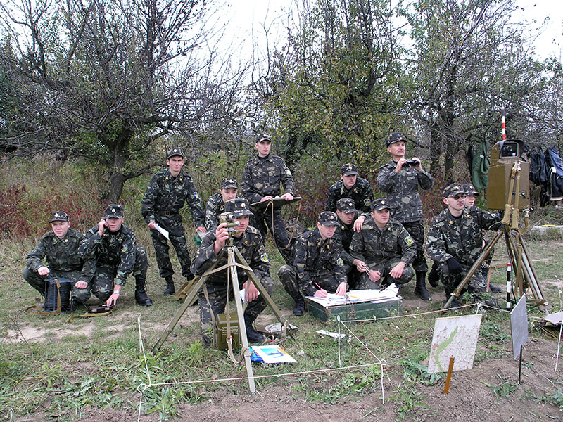 Заняття з артилерійської розвідки на тактичному полі проводить підполковник Бойков В.В. 2005 рік