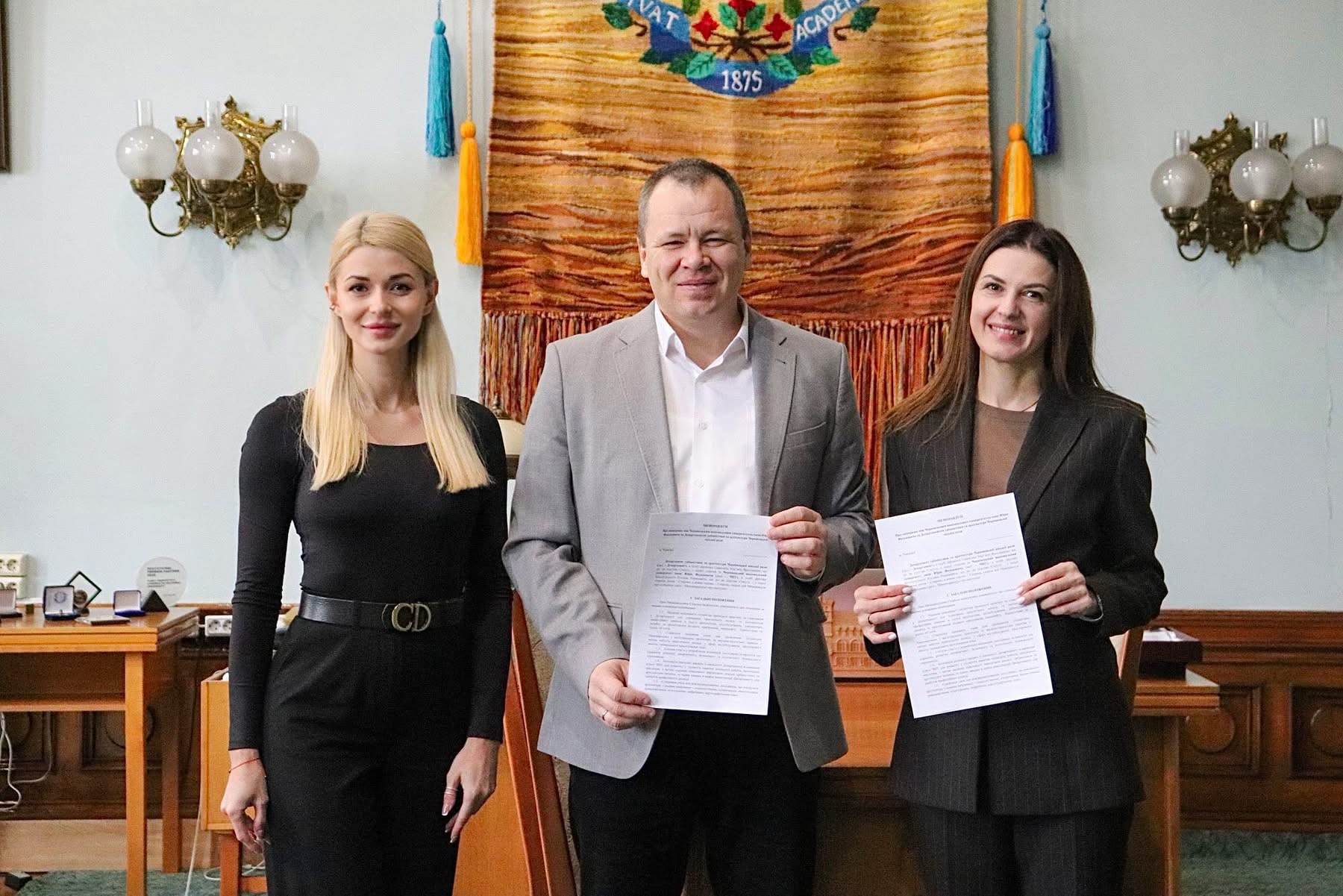 7 листопада відбулося підписання Меморандуму про співпрацю між Чернівецьким національним університетом імені Юрія Федьковича та Департаментом урбаністики та архітектури Чернівецької міської ради.