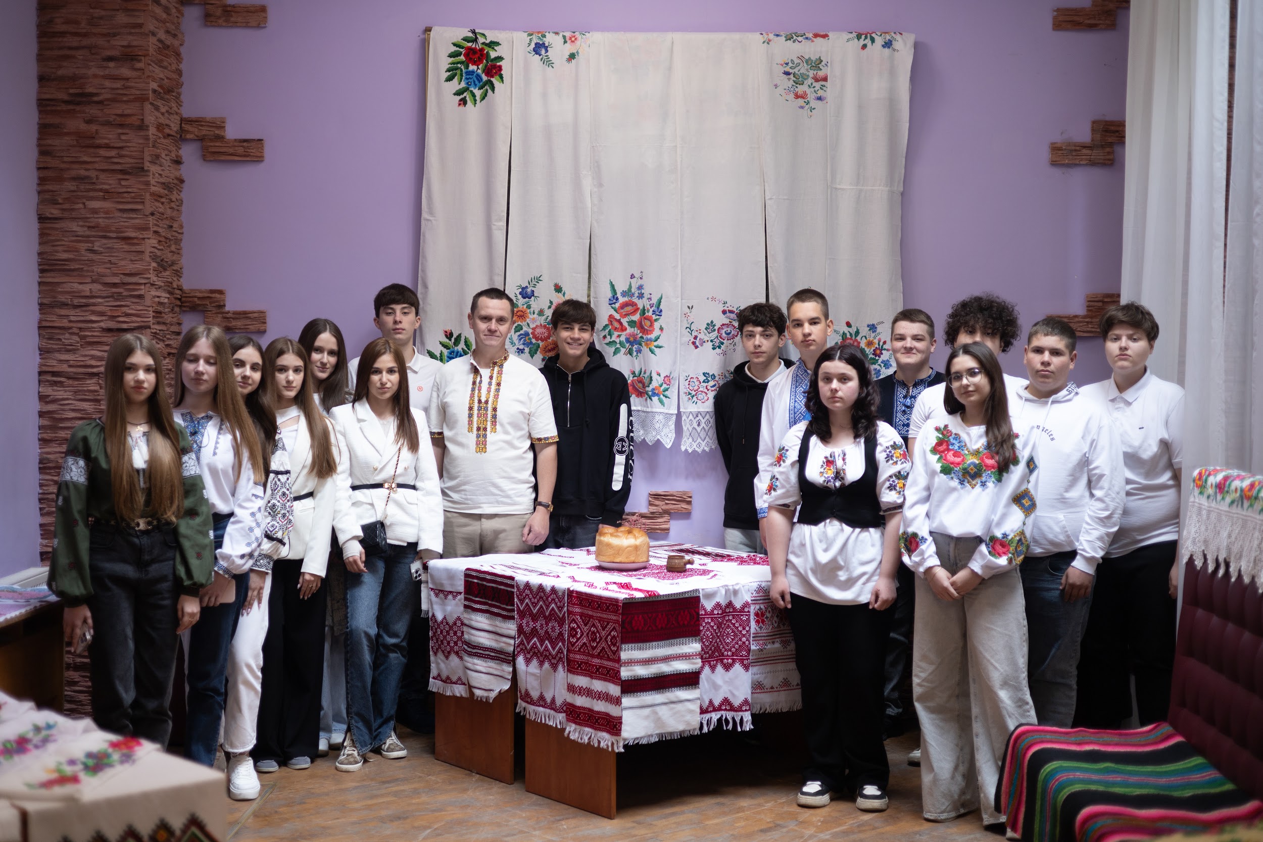 Куратор, Михайло Веренько, із групою