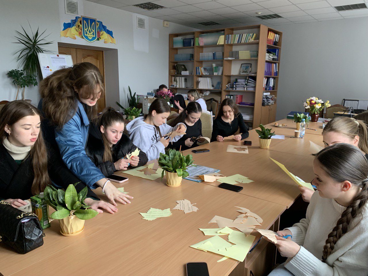 Засідання гуртка «Волонтер» до Міжнародного дня боротьби з насильством і булінгом