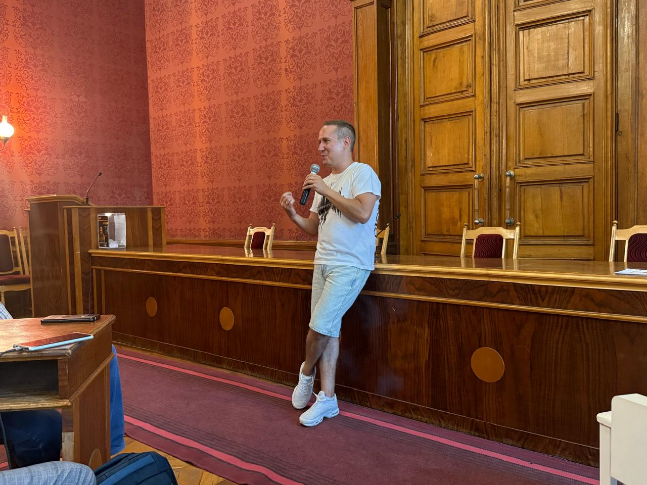 Творчість заради перемоги: у ЧНУ відбувся майстер-клас гри на фортепіано