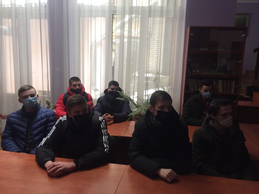 Сьгодня відбулась екскурсія та реєстрація студентів спеціальності “Середня освіта (Фізичнка культура)” в науковій бібліотеці Чернівецького національного університету.