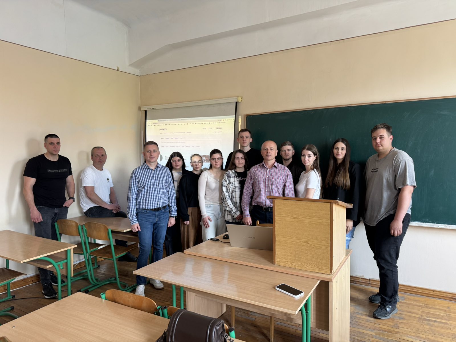 У межах вивчення  дисципліни «Публічні закупівлі» доцент кафедри фінансів і кредиту Едуард Юрій організував зустріч студентів освітніх програм «Фінанси, банківська справа та страхування» та «Підприємництво та управління бізнесом»