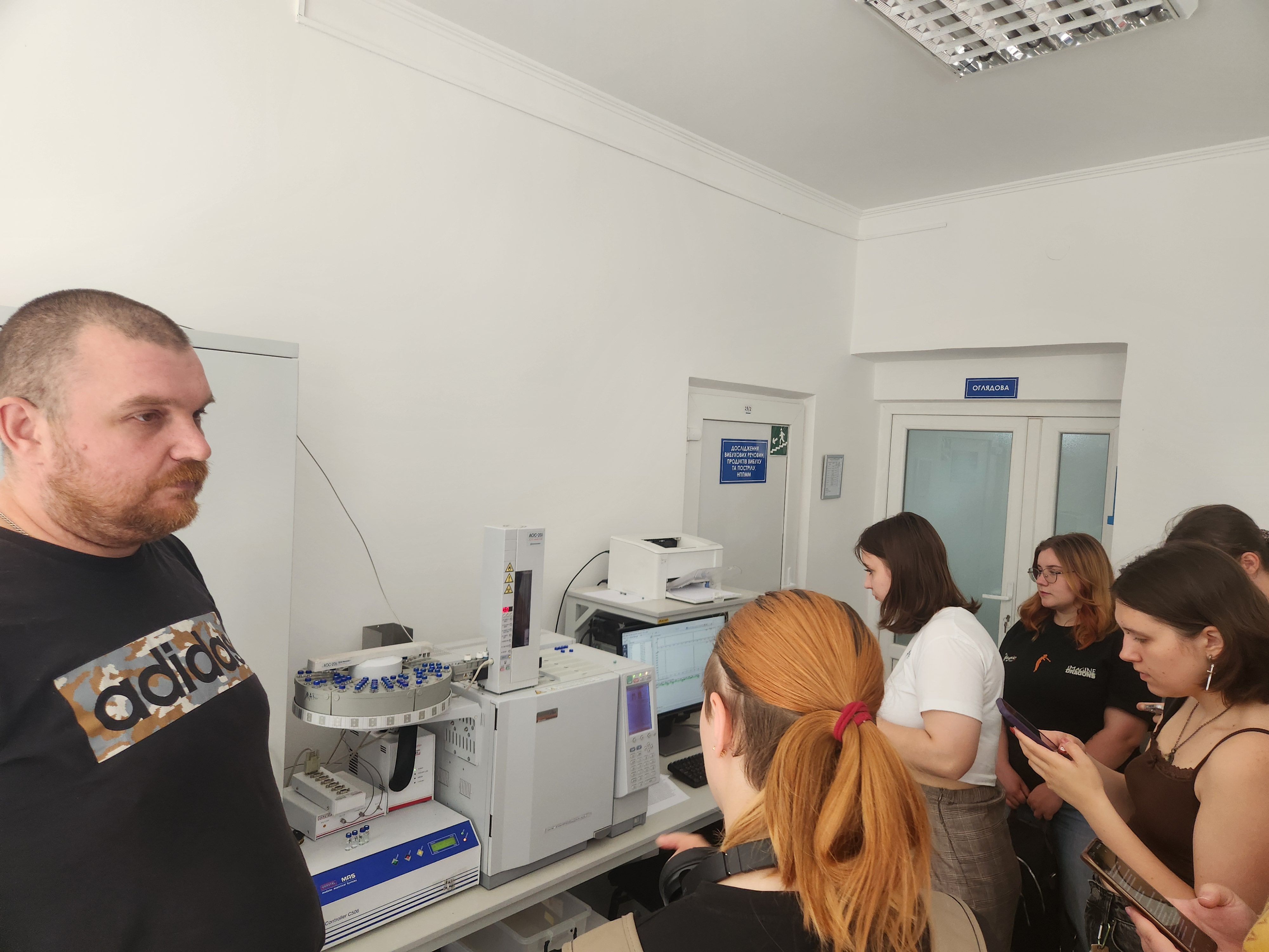 Газорідинний хроматограф у секторі фізико-хімічних досліджень Чернівецького науково-дослідного експертно-криміналістичного центру 