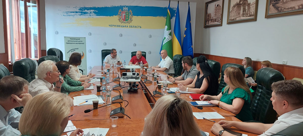 Служба в органах державної влади України в умовах безпекових викликів та реформ