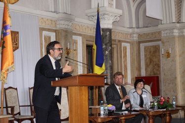 Виступ заступника голови, оргкомітету конференції, президента Українського товариства генетиків і селекціонерів ім. М.І. Вавилова, члена-кореспондента НАН України, директора Інституту клітинної біології та генетичної інженерії, д.б.н. професора Кучука М.В. «Рослинні системи для продукції рекомбінантних білків»