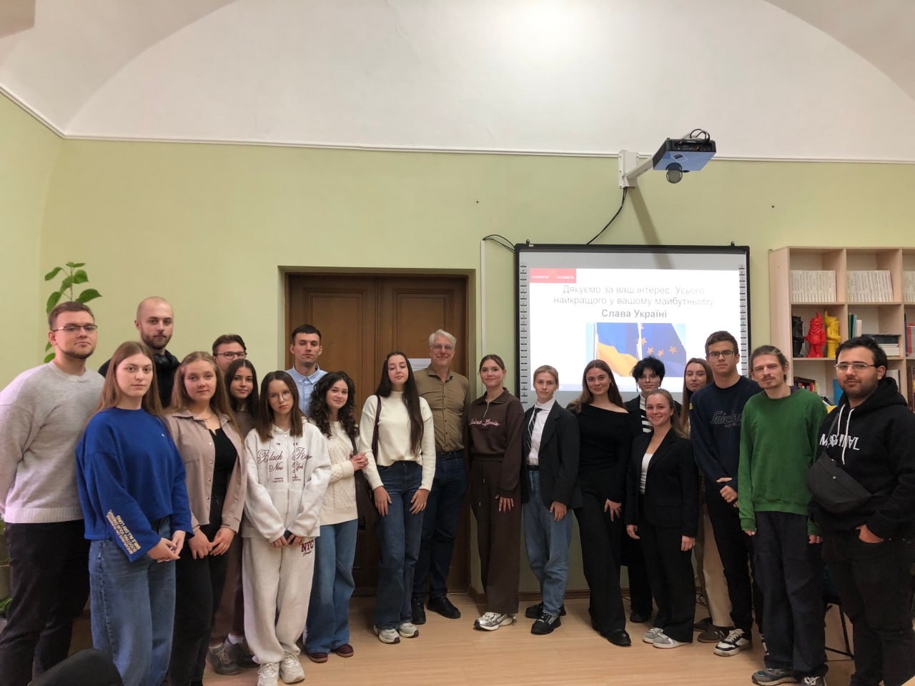 Вітаємо із успішним завершенням навчання на курсі “Linking Security and Enlargement in times of War: The EU and Ukraine”