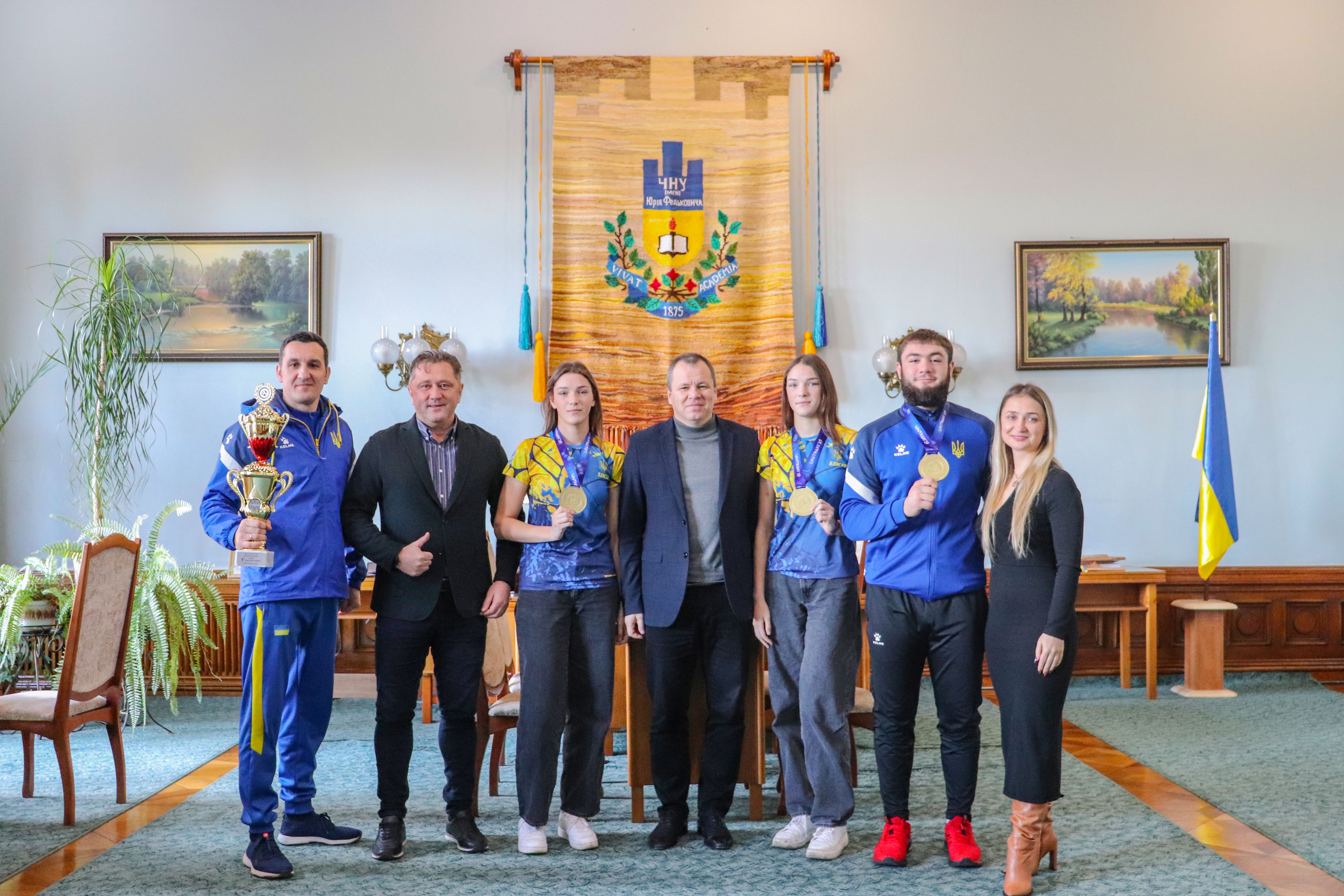 Ректор ЧНУ зустрівся з чемпіонами світу з панкратіону — студентами факультету фізичної культури, спорту та реабілітації