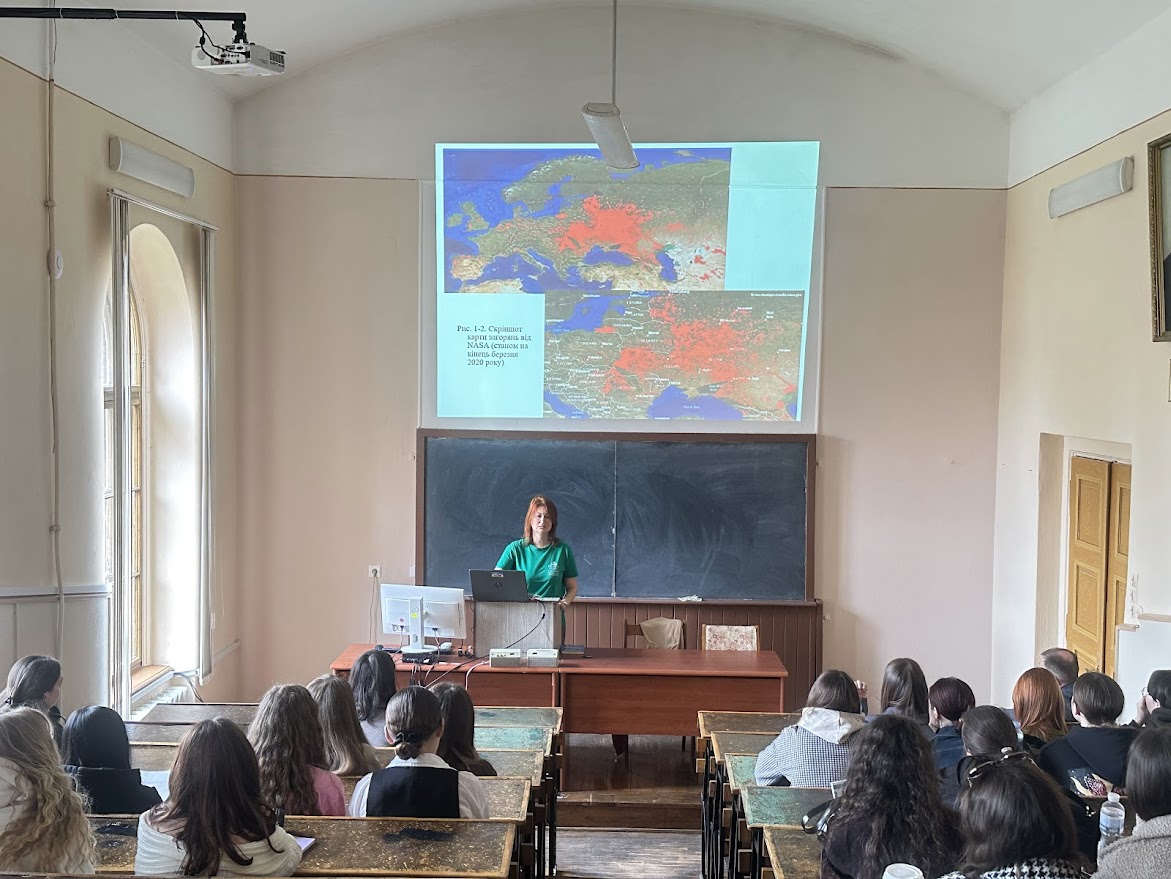 Екоосвіта в дії: у ЧНУ відбулася серія заходів щодо шкоди спалювання сухої рослинності