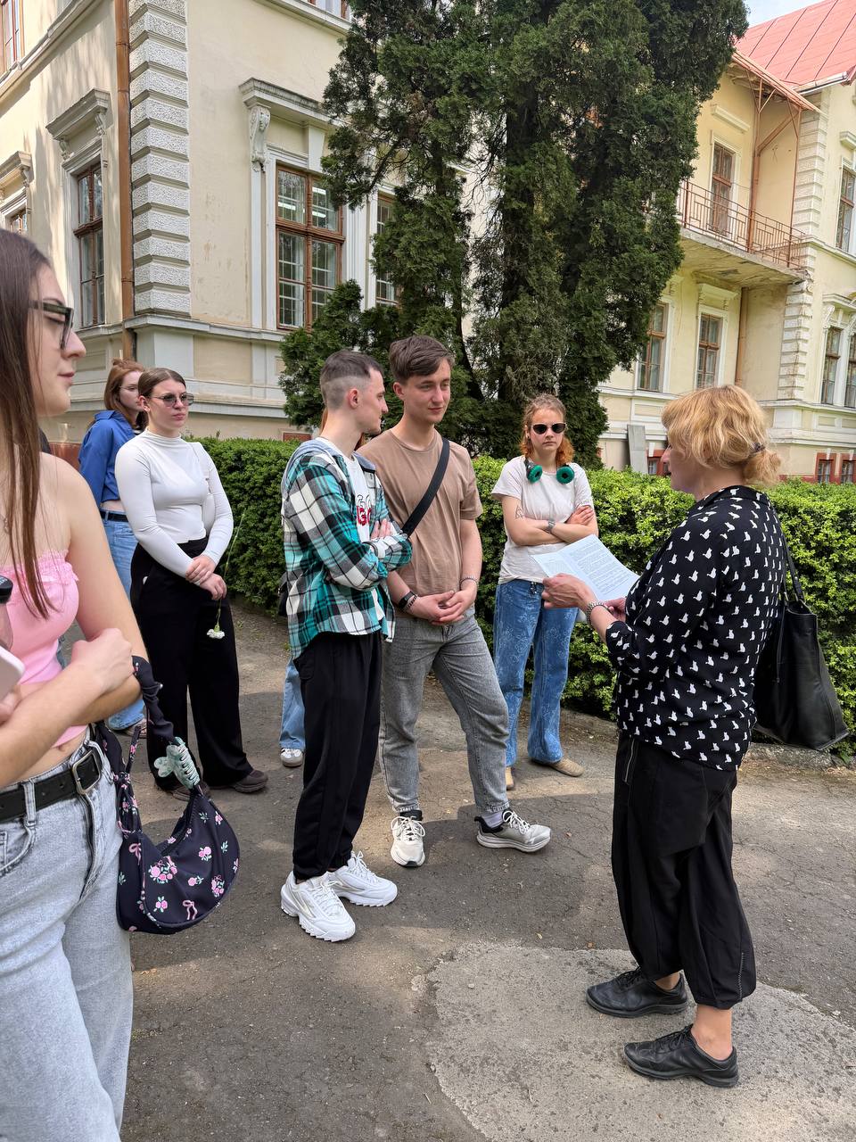 Чому магнолія - це теж маркетинг?  Студенти дослідили зелений бренд Ботанічного саду ЧНУ