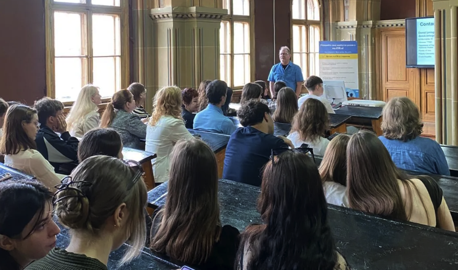 На філологічному факультеті ЧНУ відбулася гостьова лекція професора Дейвіда Лівінгстона про спільну культурну спадщину України та Ірландії