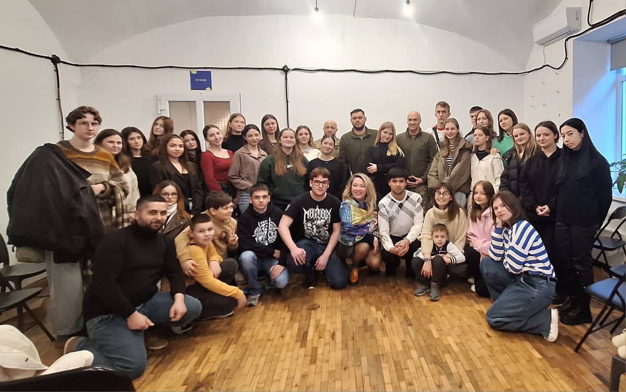 Щира розмова студентів ЧНУ з військовими-розвідниками