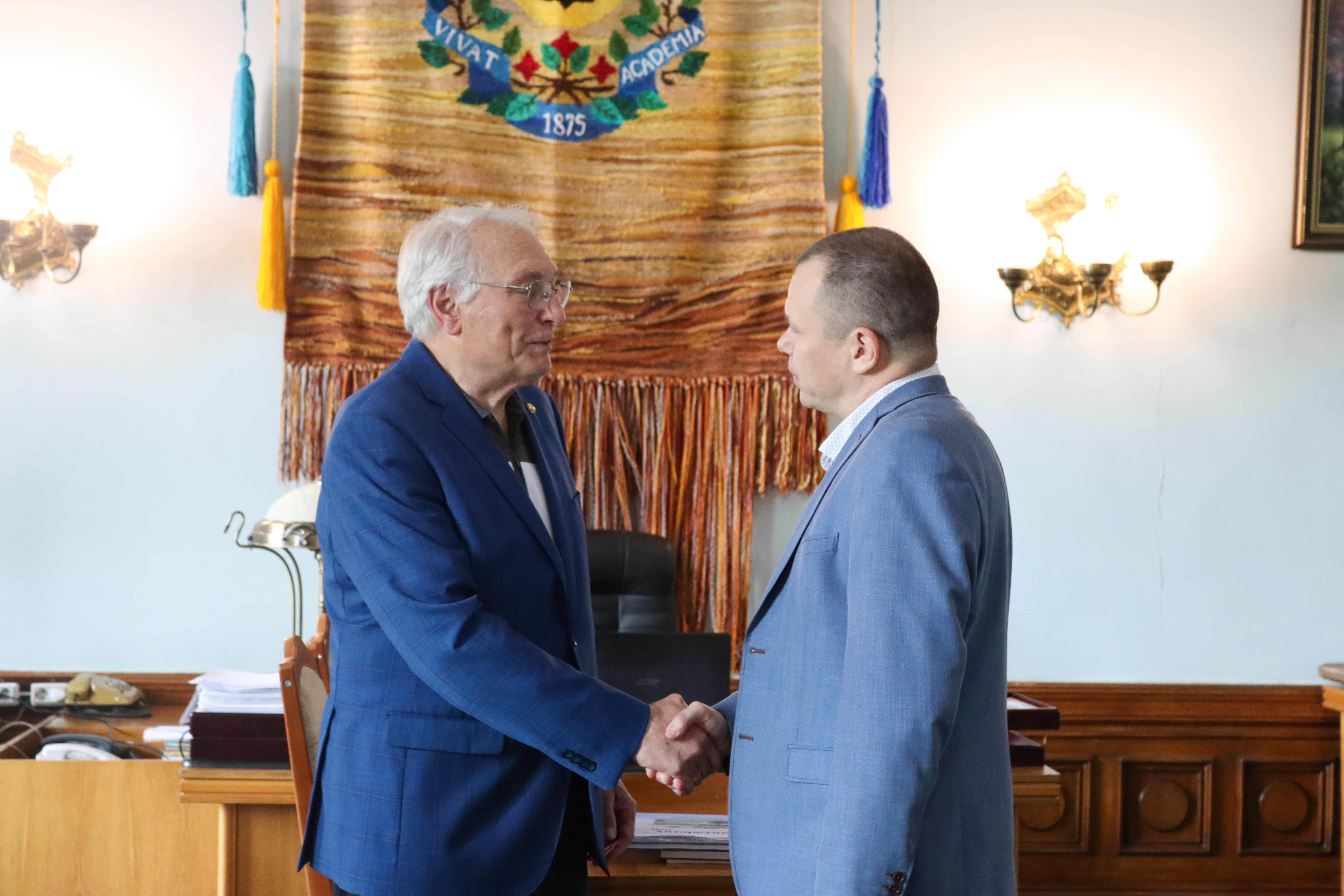 Зустріч в.о. ректора Руслана Білоскурського та українського біохіміка та імунолога, громадського та політичного діяча Сергія Комісаренка