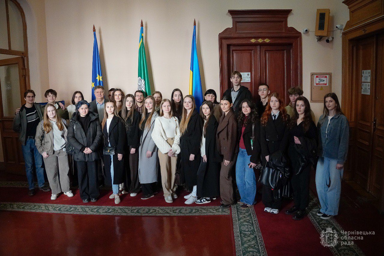 Стратегії життєстійкості громад: у Чернівецькій обласній раді відбувся науково-практичний круглий стіл за участі  науковців та студентів ЧНУ