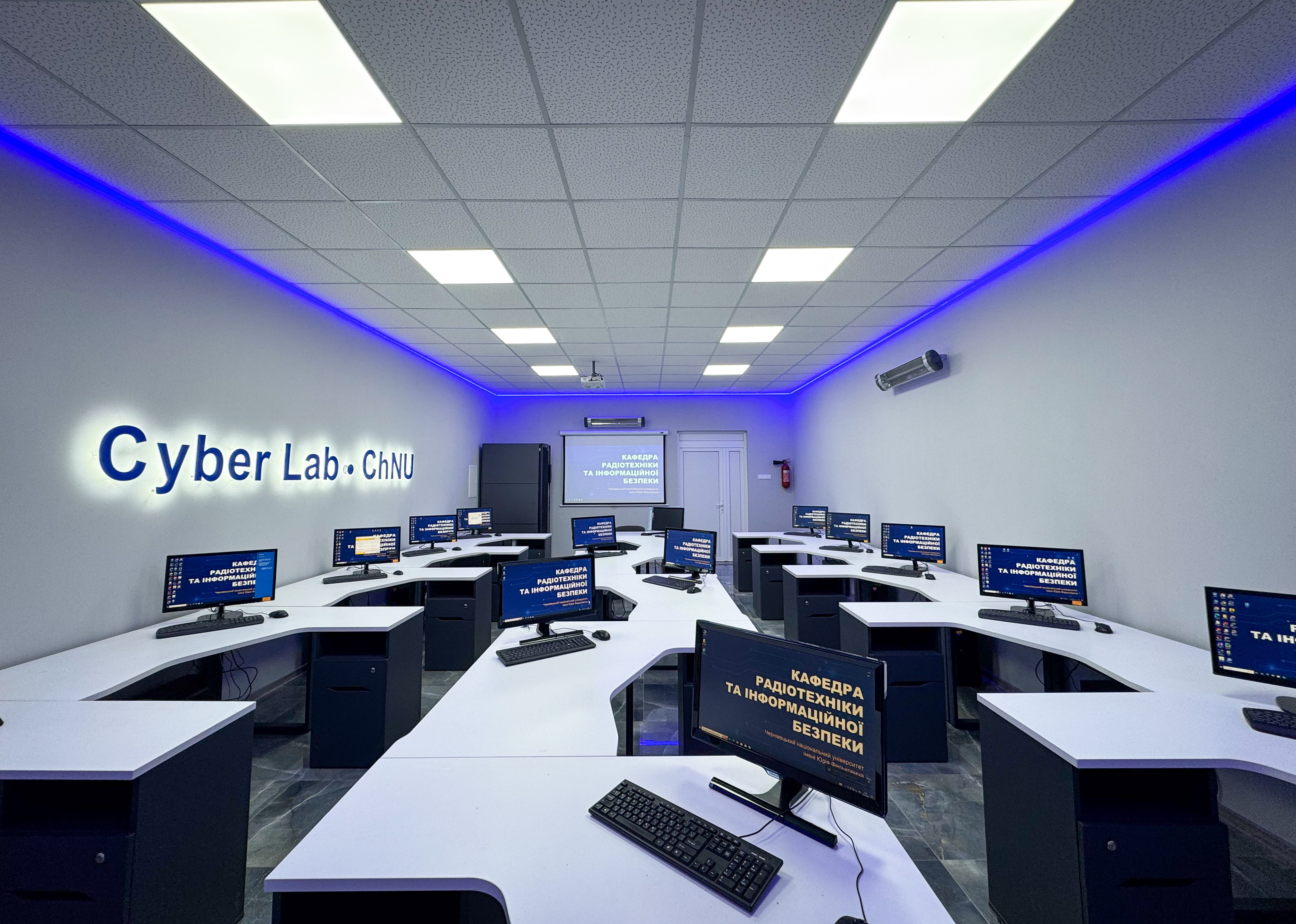 На базі кафедри радіотехніки та інформаційної безпеки відкрито навчально-науковий центр «Кіберполігон» 
