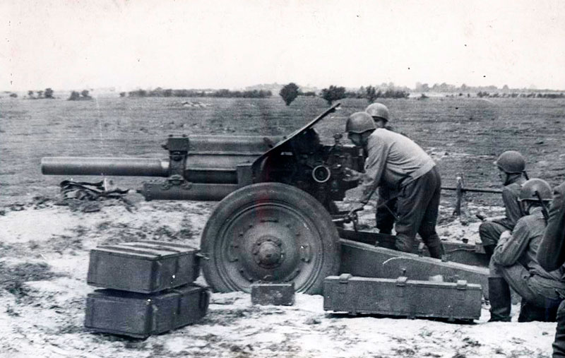 Вогонь веде артилерійська батарея. 1981 рік