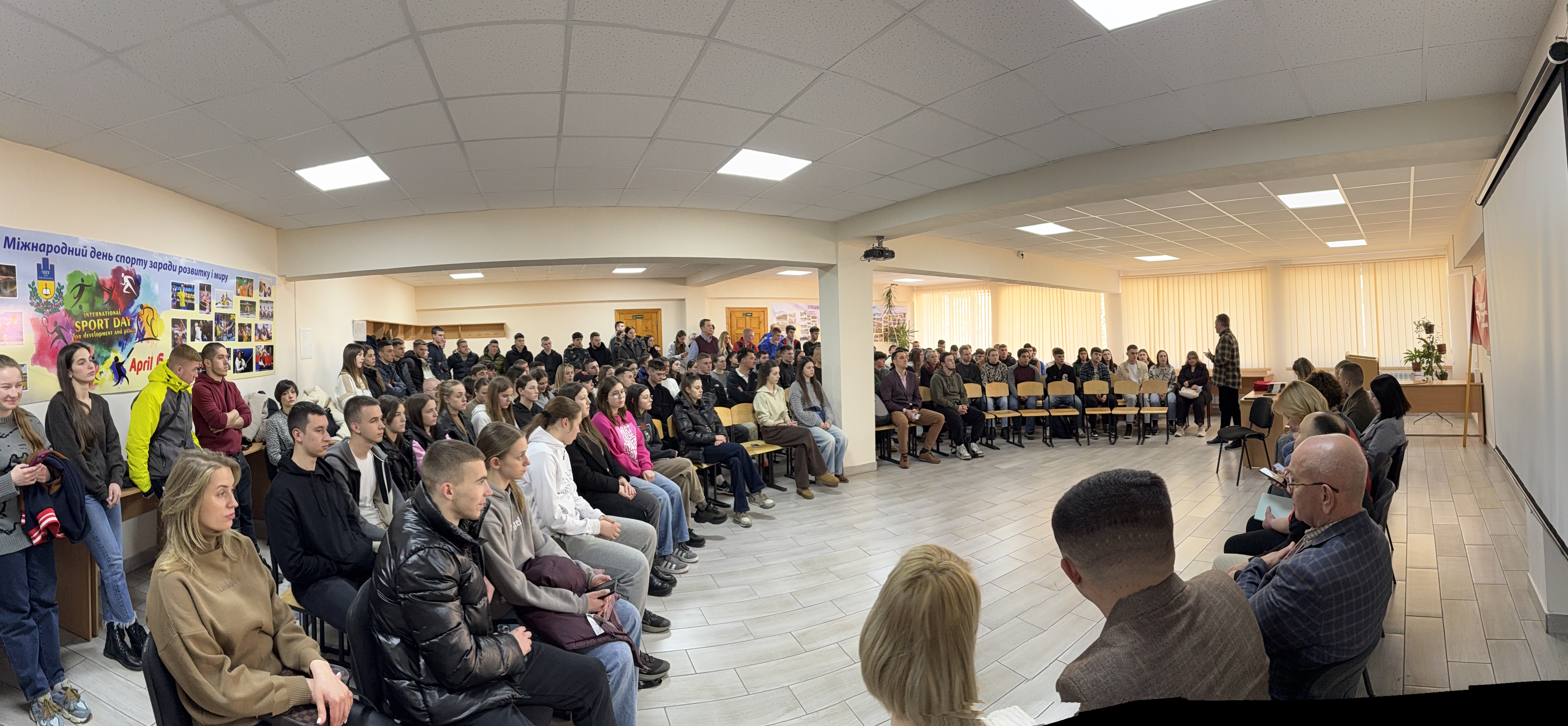 Відкрита зустріч «Говорімо відверто»: студенти поспілкувалися з керівництвом факультету